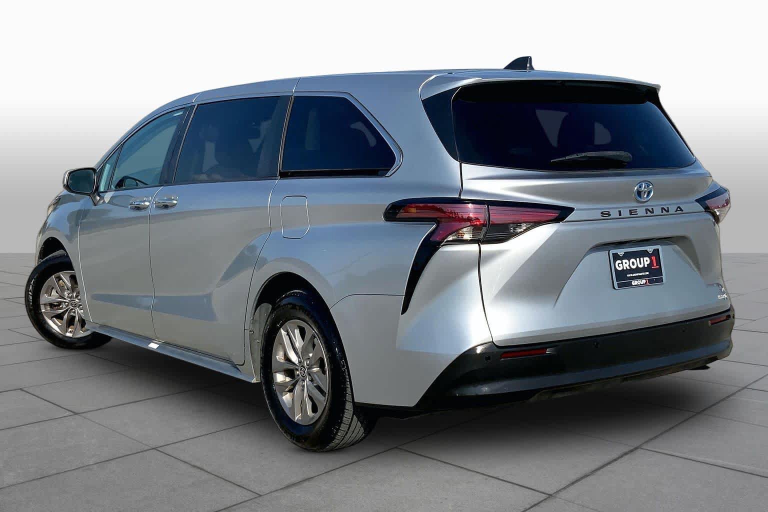 Used 2022 Toyota Sienna XLE FWD image 12