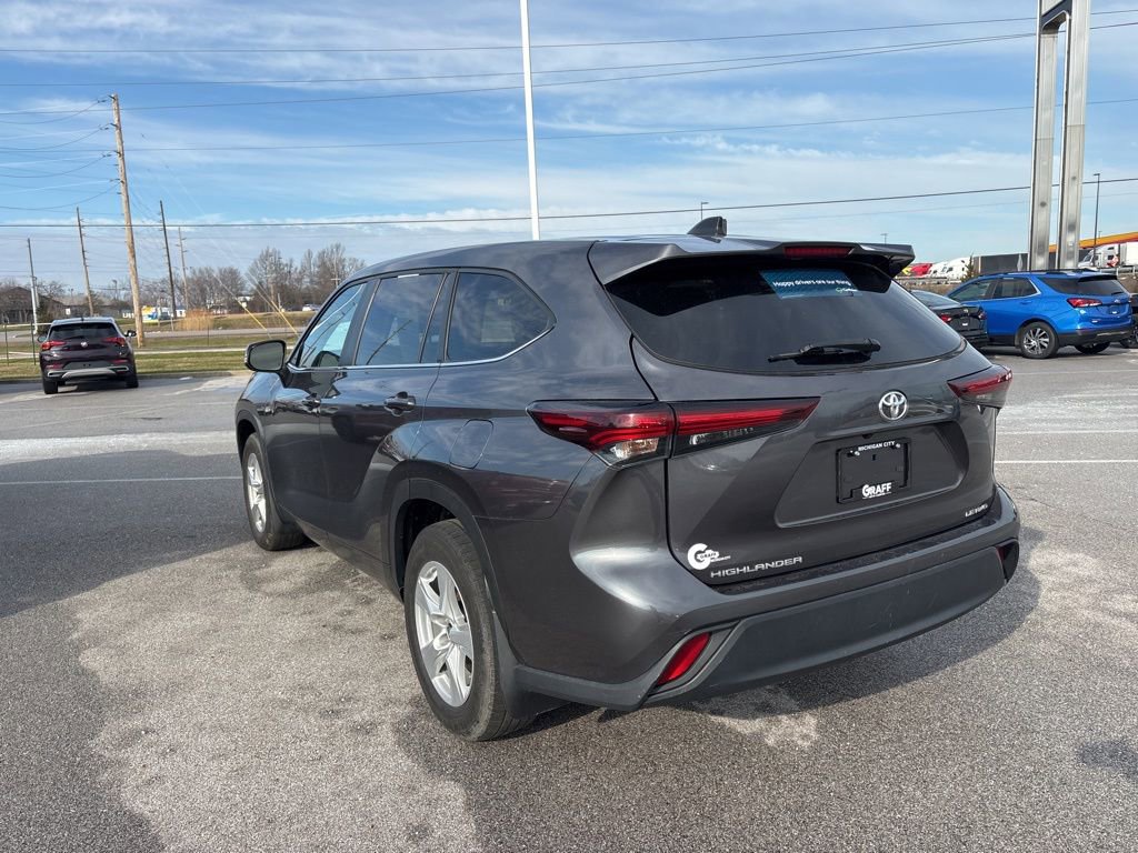 Used 2024 Toyota Highlander LE image 7