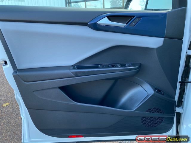 Used 2023 Volkswagen Taos SE w/ Panoramic Sunroof Package image 23