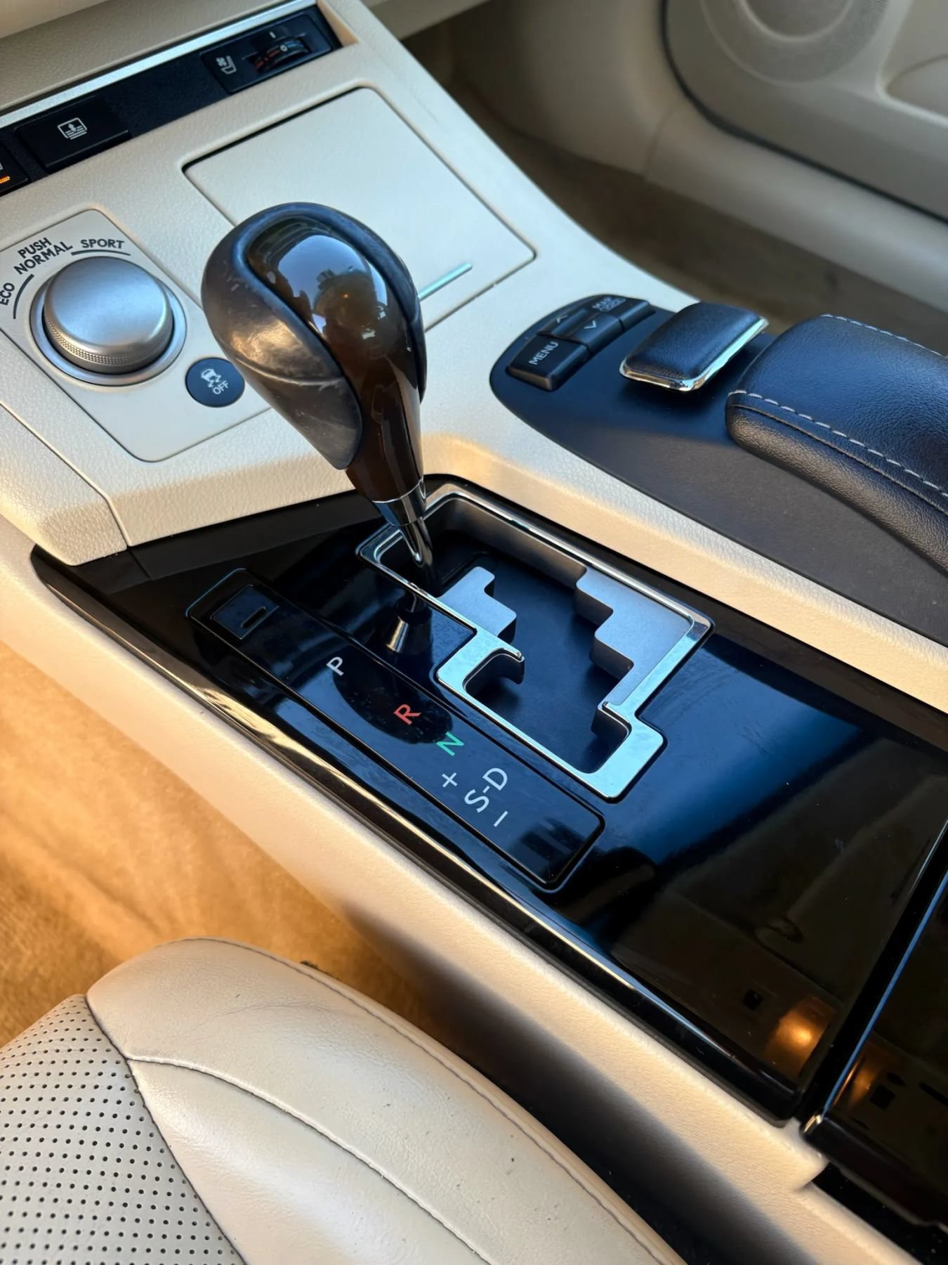 Used 2014 Lexus ES 350 w/ Luxury Package FWD image 25