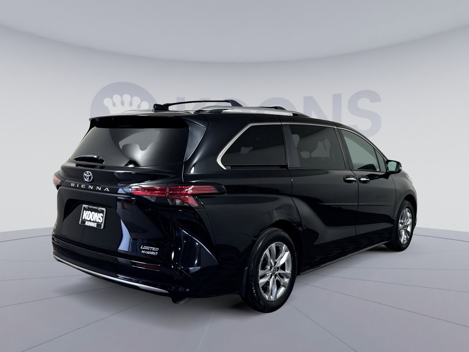 Used 2023 Toyota Sienna Limited AWD/4WD image 7