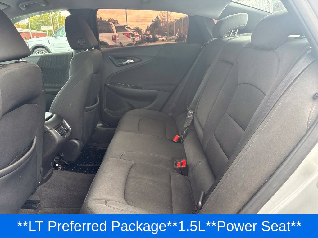 Used 2017 Chevrolet Malibu LT FWD image 24