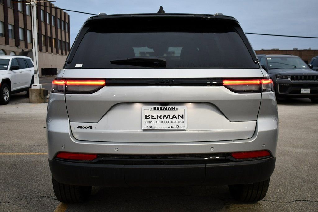 New 2025 Jeep Grand Cherokee Limited w/ Trailer Tow Package AWD/4WD image 6
