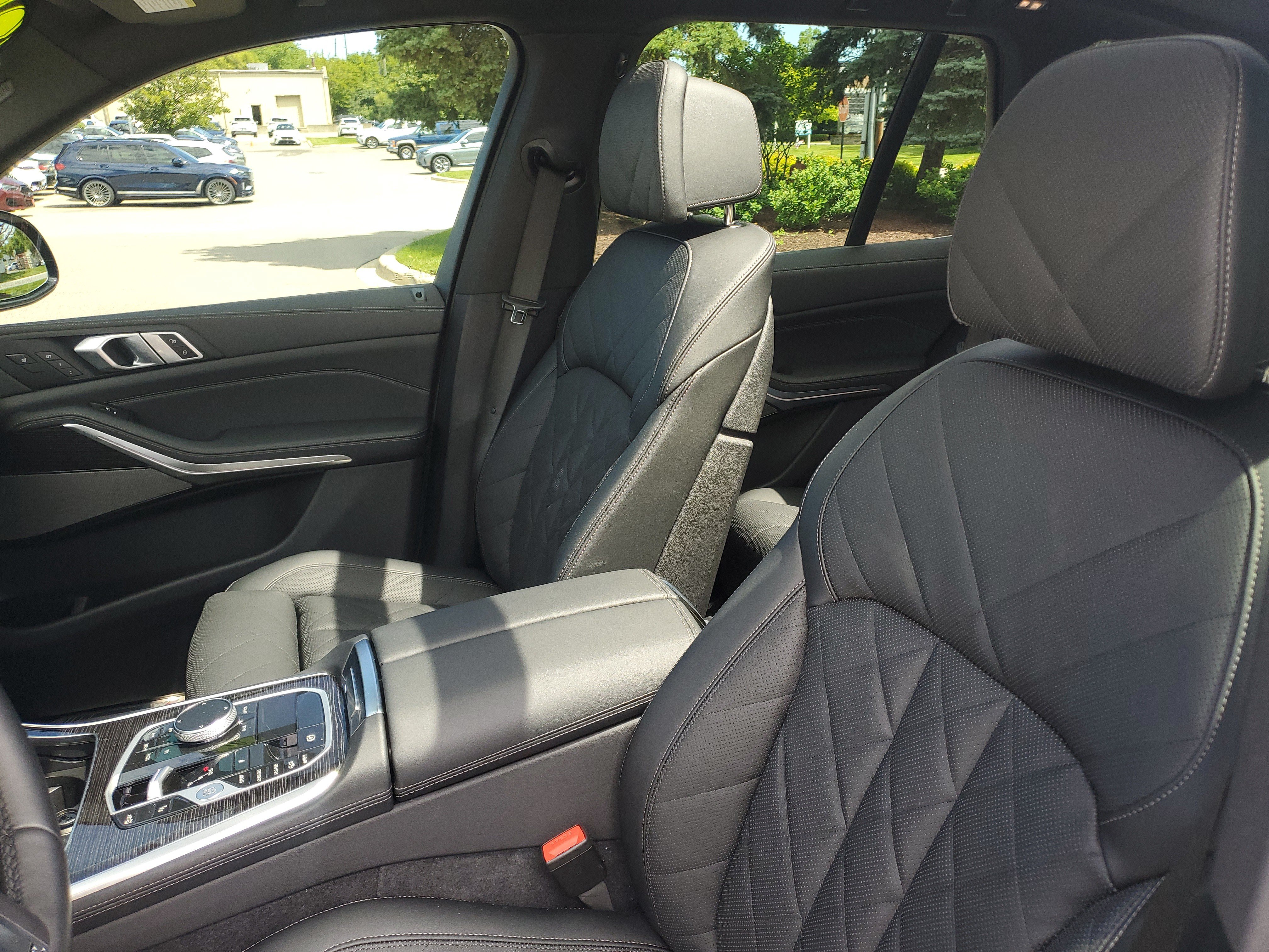 Certified 2026 BMW X5 xDrive40i w/ M Sport Package AWD/4WD image 9