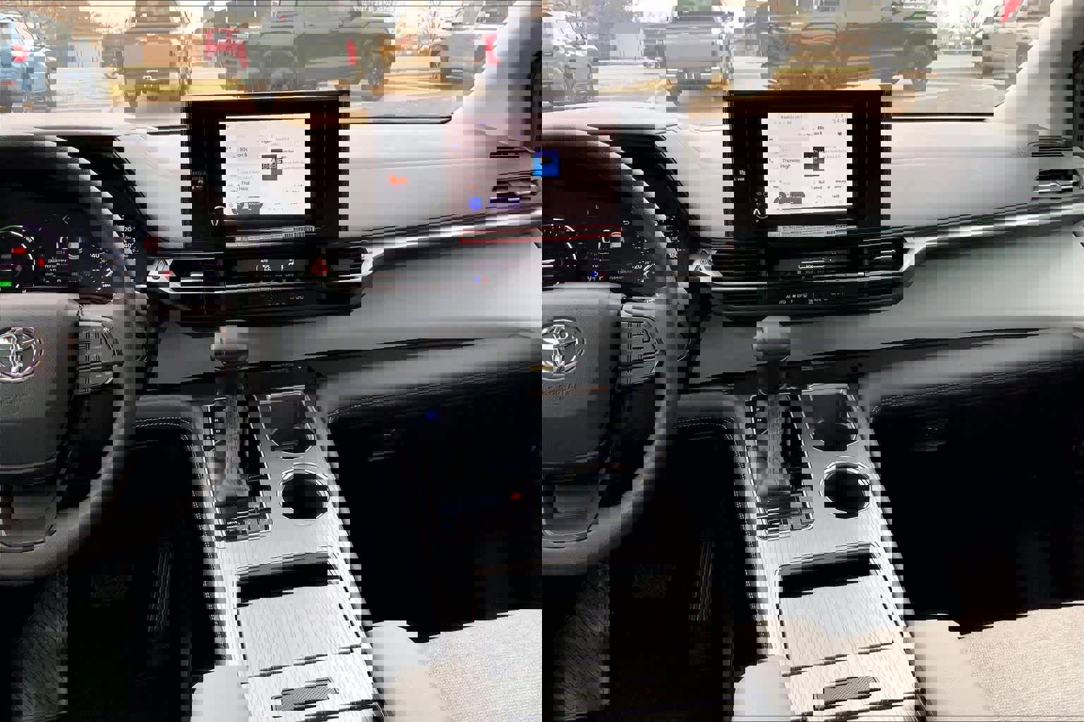 Used 2025 Toyota Sienna LE image 7