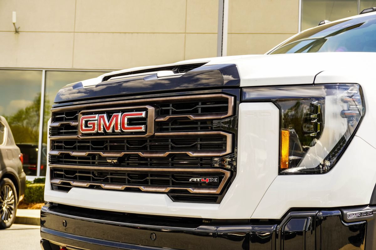 Used 2026 GMC Sierra 2500 AT4X AWD/4WD image 2
