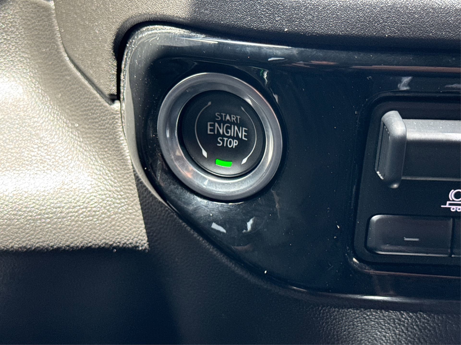 Used 2023 Chevrolet Silverado 1500 High Country w/ Technology Package image 31