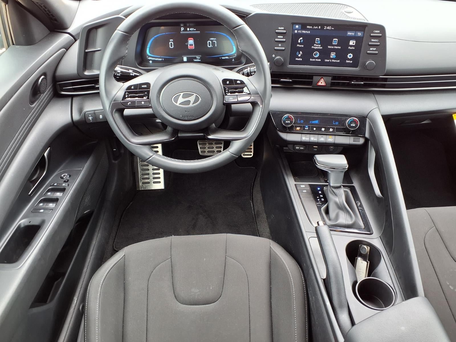 Used 2025 Hyundai Elantra Sport FWD image 2