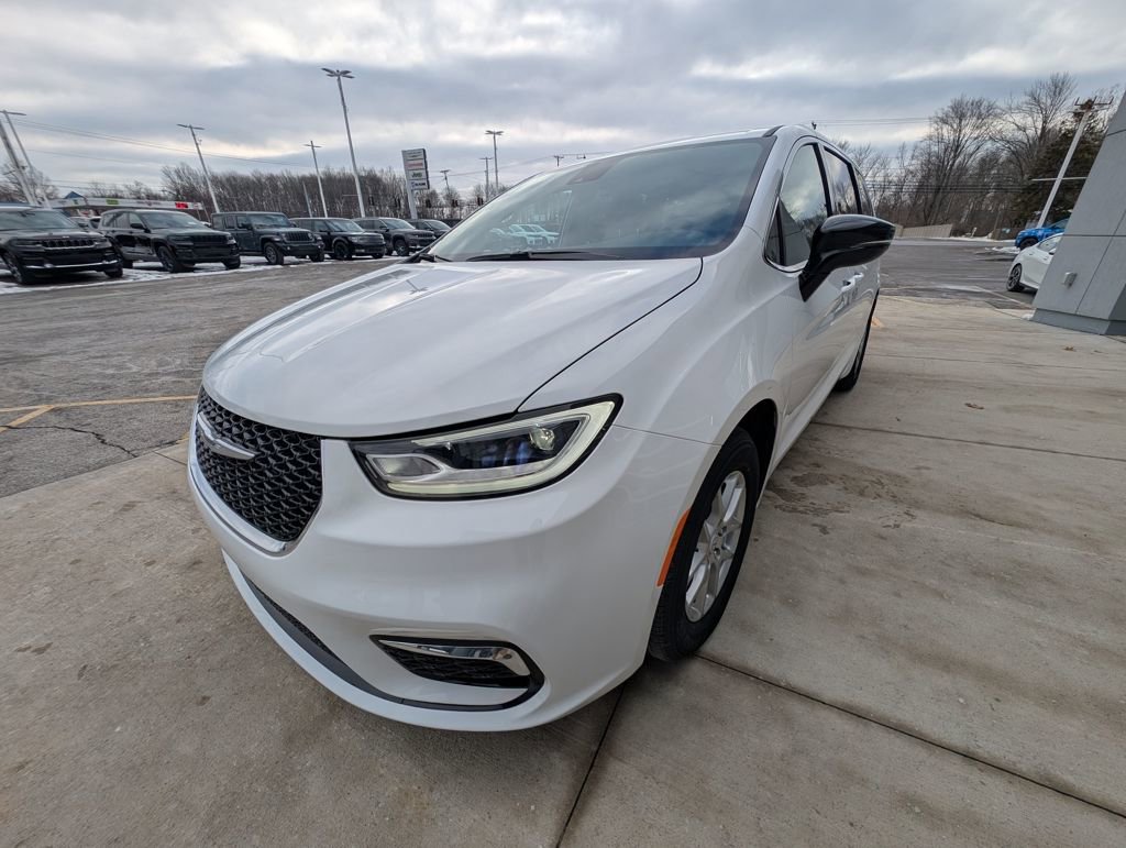 New 2026 Chrysler Pacifica Select image 9