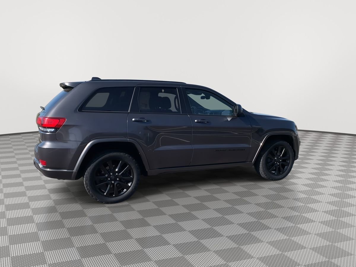 Used 2017 Jeep Grand Cherokee Altitude AWD/4WD image 7