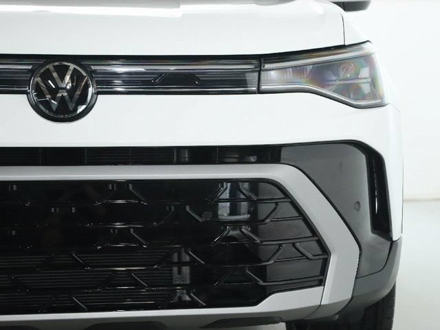 Certified 2025 Volkswagen Taos SEL AWD/4WD image 7