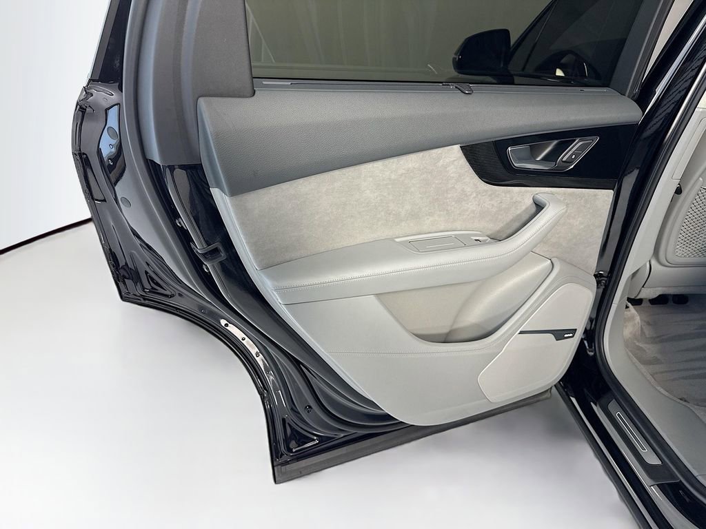 Used 2018 Audi Q7 3.0T Prestige w/ Prestige Package image 28