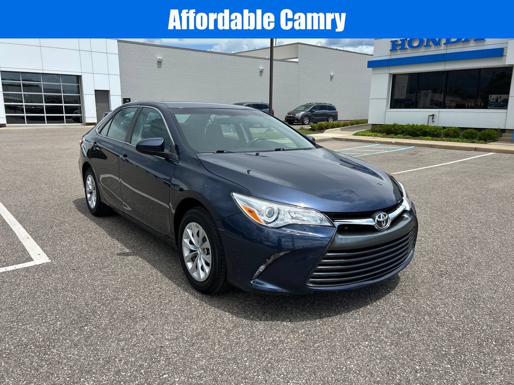 Used 2017 Toyota Camry LE FWD image 2