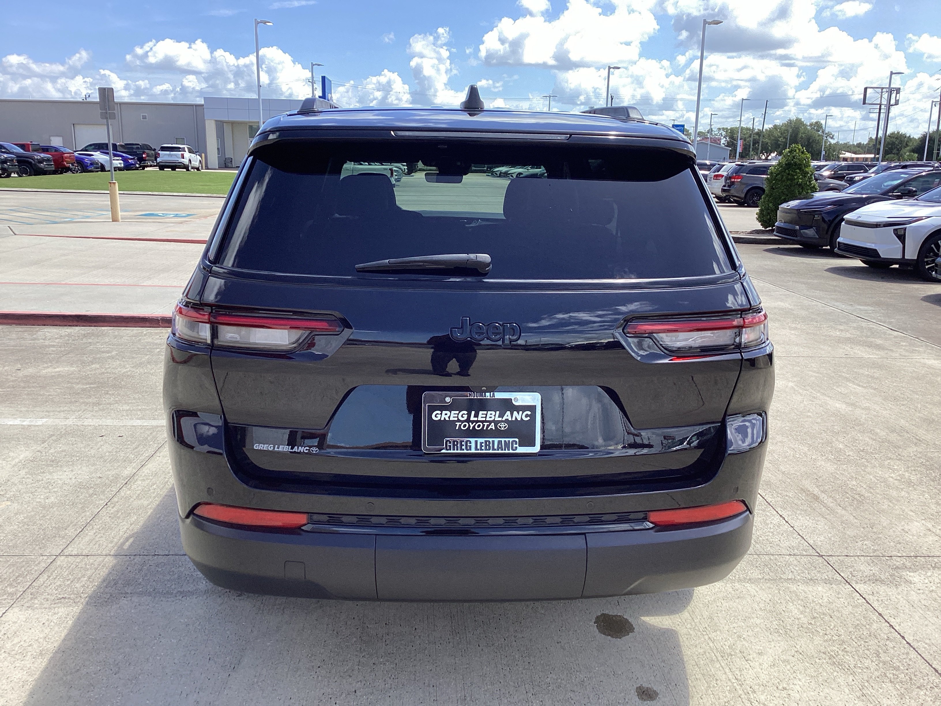 Used 2025 Jeep Grand Cherokee L Laredo RWD image 6