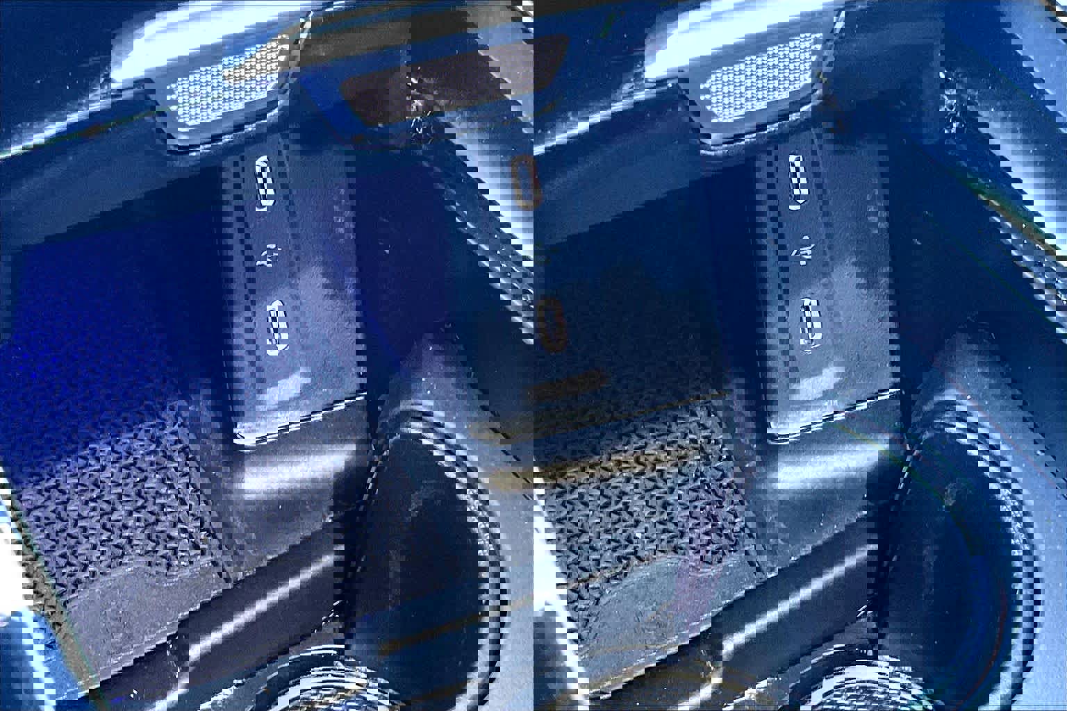 Used 2025 Mercedes-Benz GLC 300 image 35