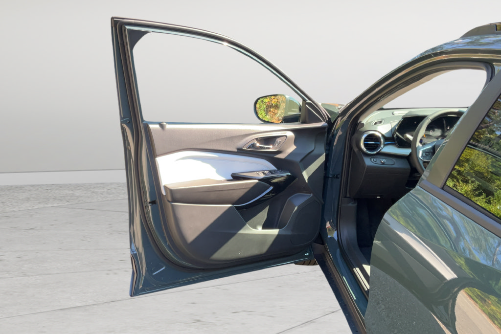 New 2026 Chevrolet Trax LT w/ Driver Confidence Package FWD image 9