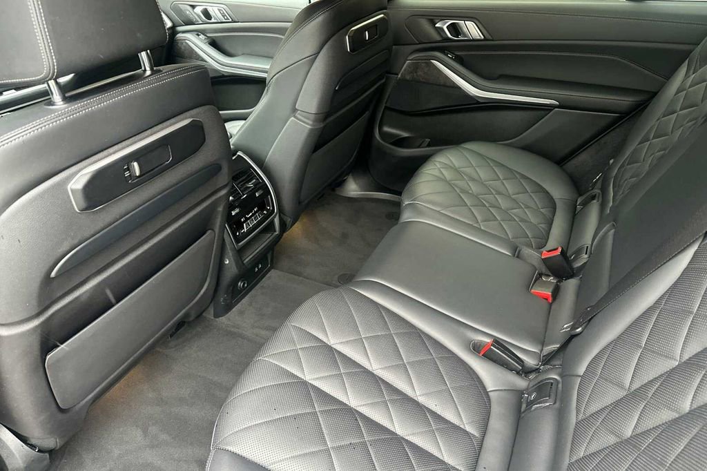 Used 2023 BMW X7 xDrive40i image 14