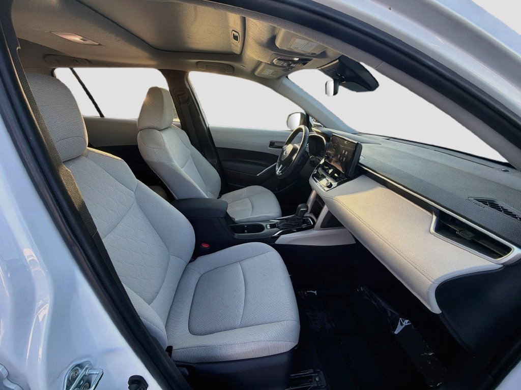 Used 2023 Toyota Corolla Cross LE w/ Moonroof Package AWD/4WD image 31