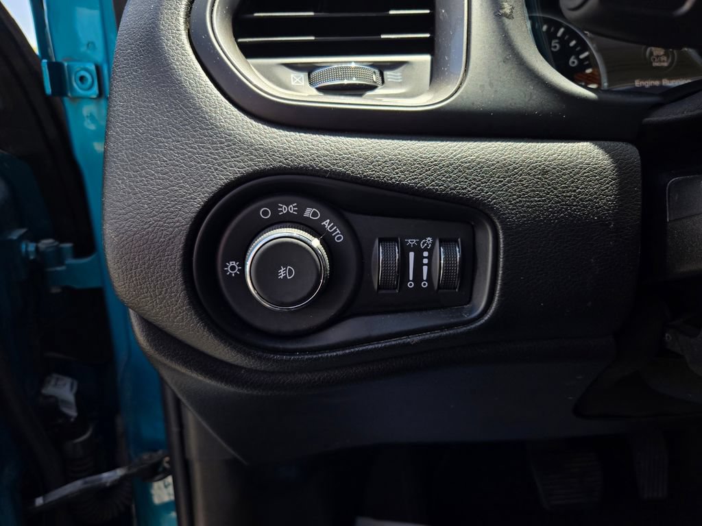 Used 2022 Jeep Renegade Latitude AWD/4WD image 14