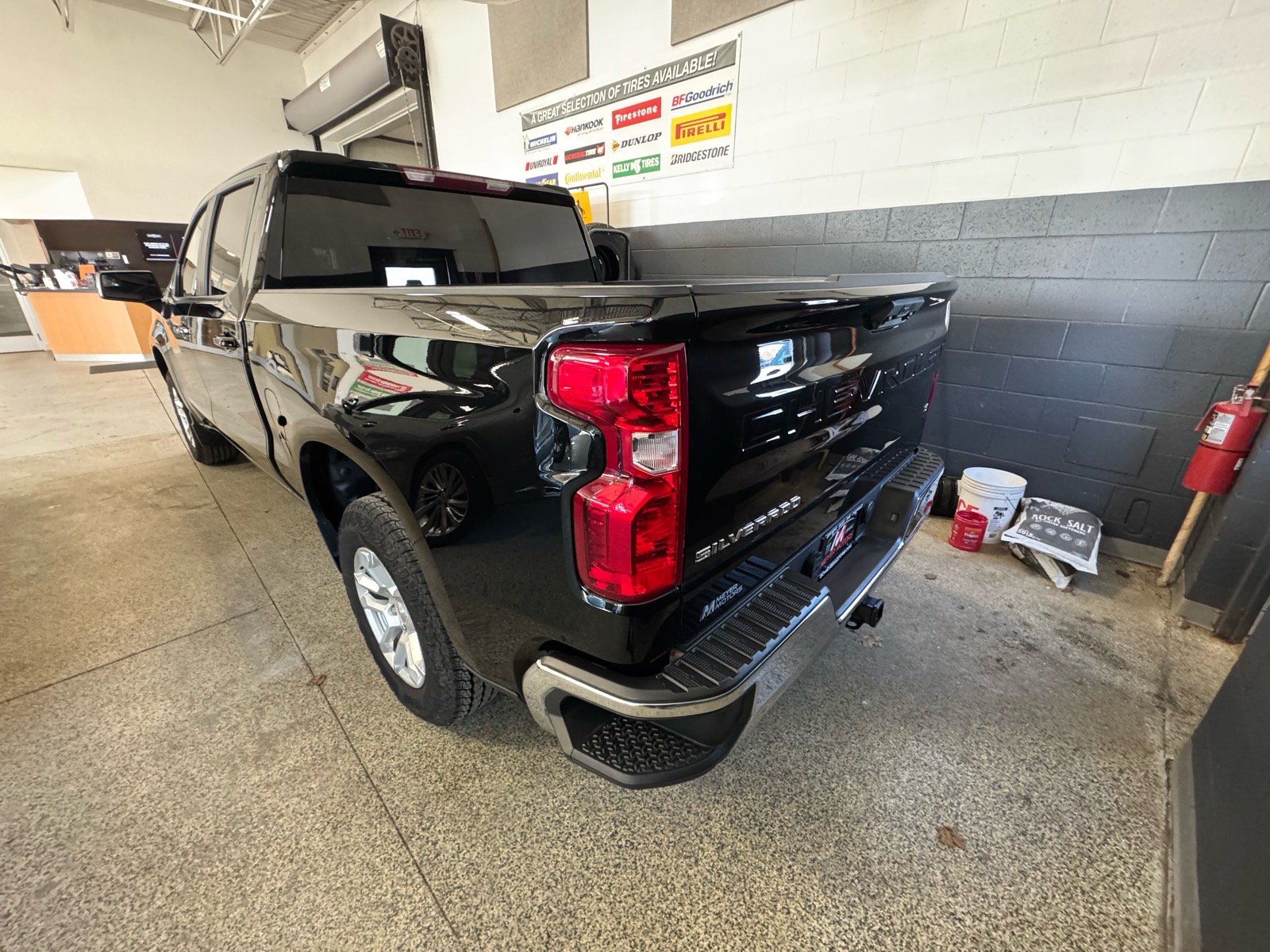 Used 2025 Chevrolet Silverado 1500 LT w/ Z71 Off-Road Package AWD/4WD image 7