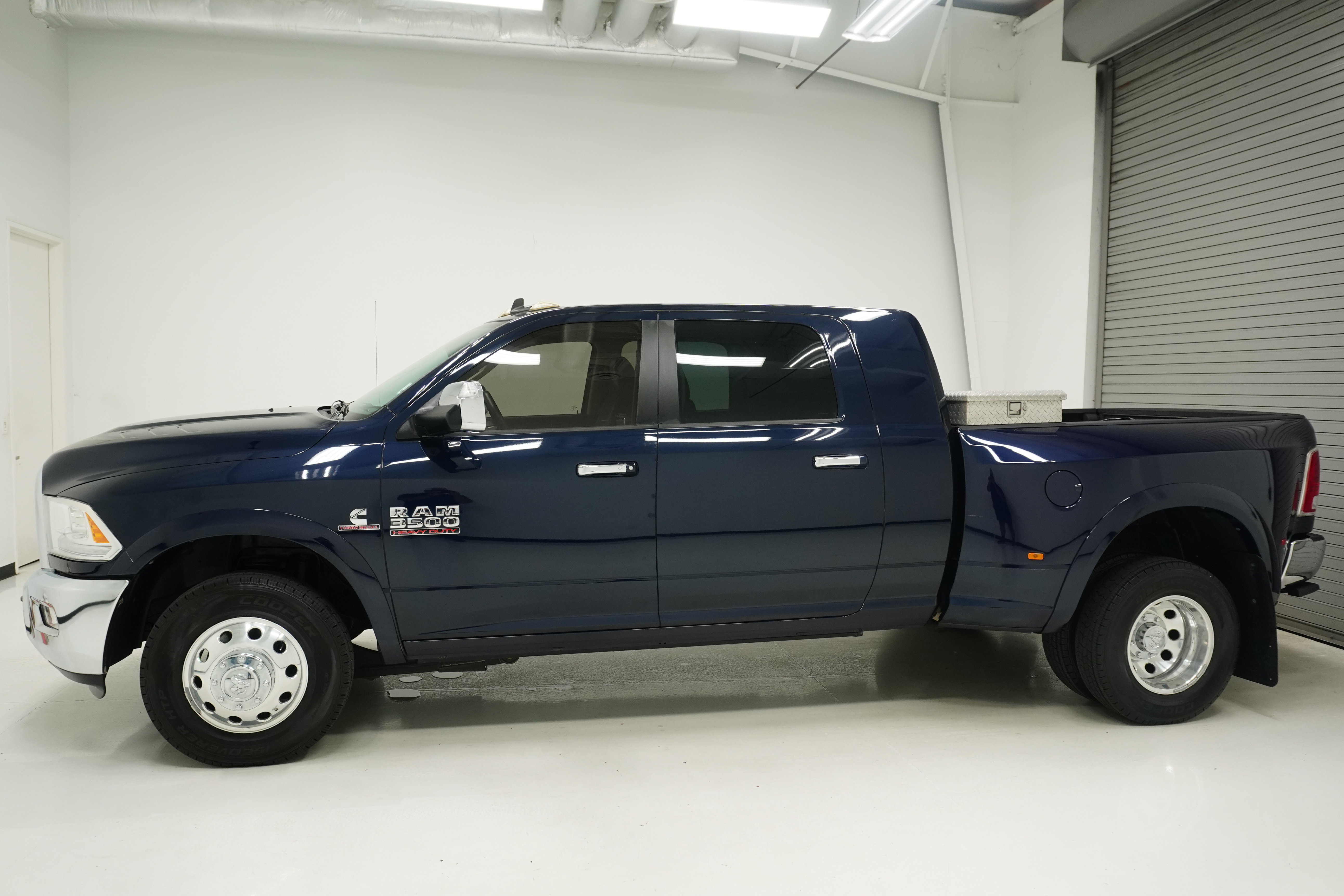 Used 2014 RAM 3500 Laramie w/ Convenience Group RWD image 4