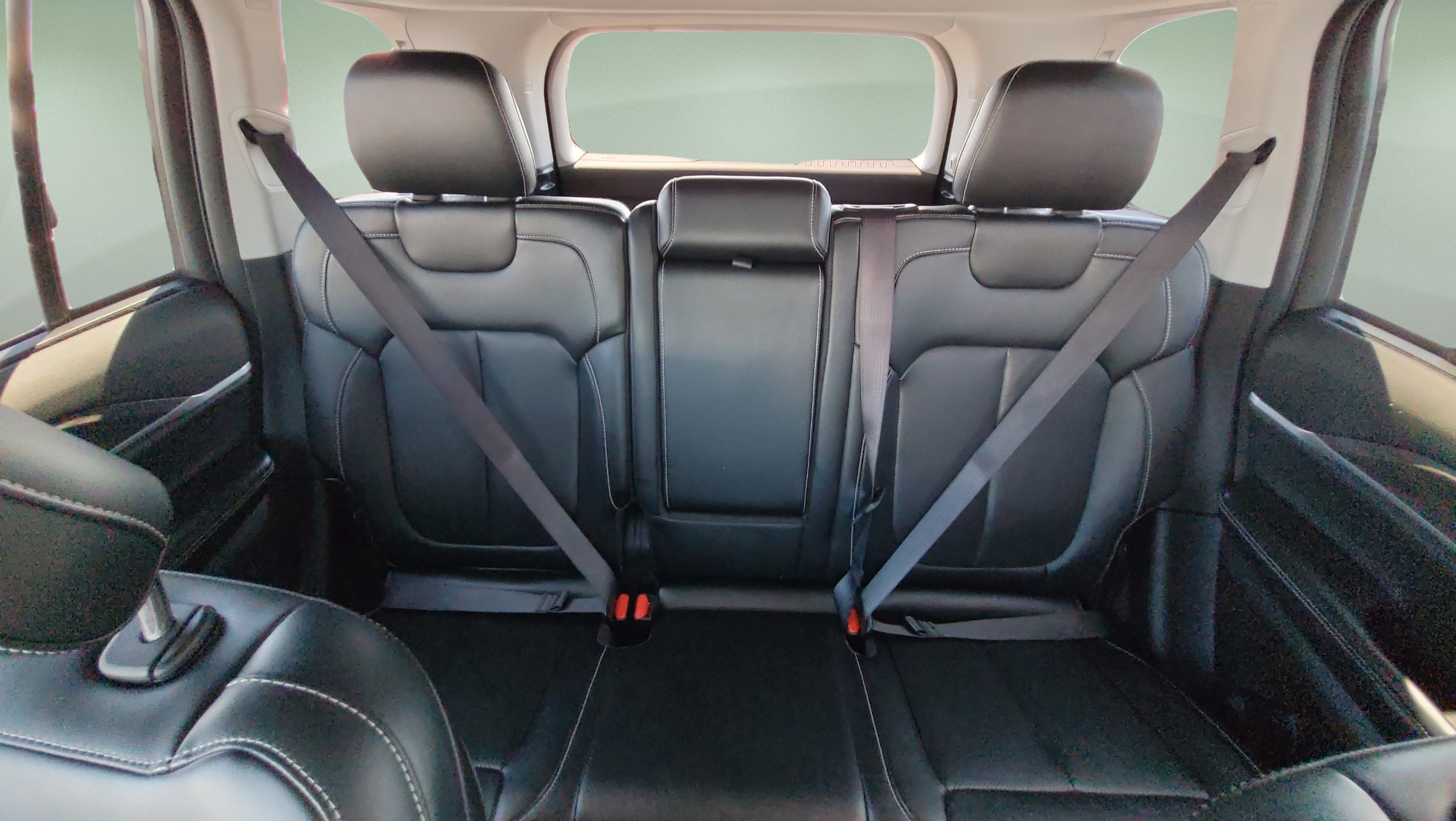 Used 2023 Jeep Grand Cherokee Limited w/ Luxury Tech Group II AWD/4WD image 19