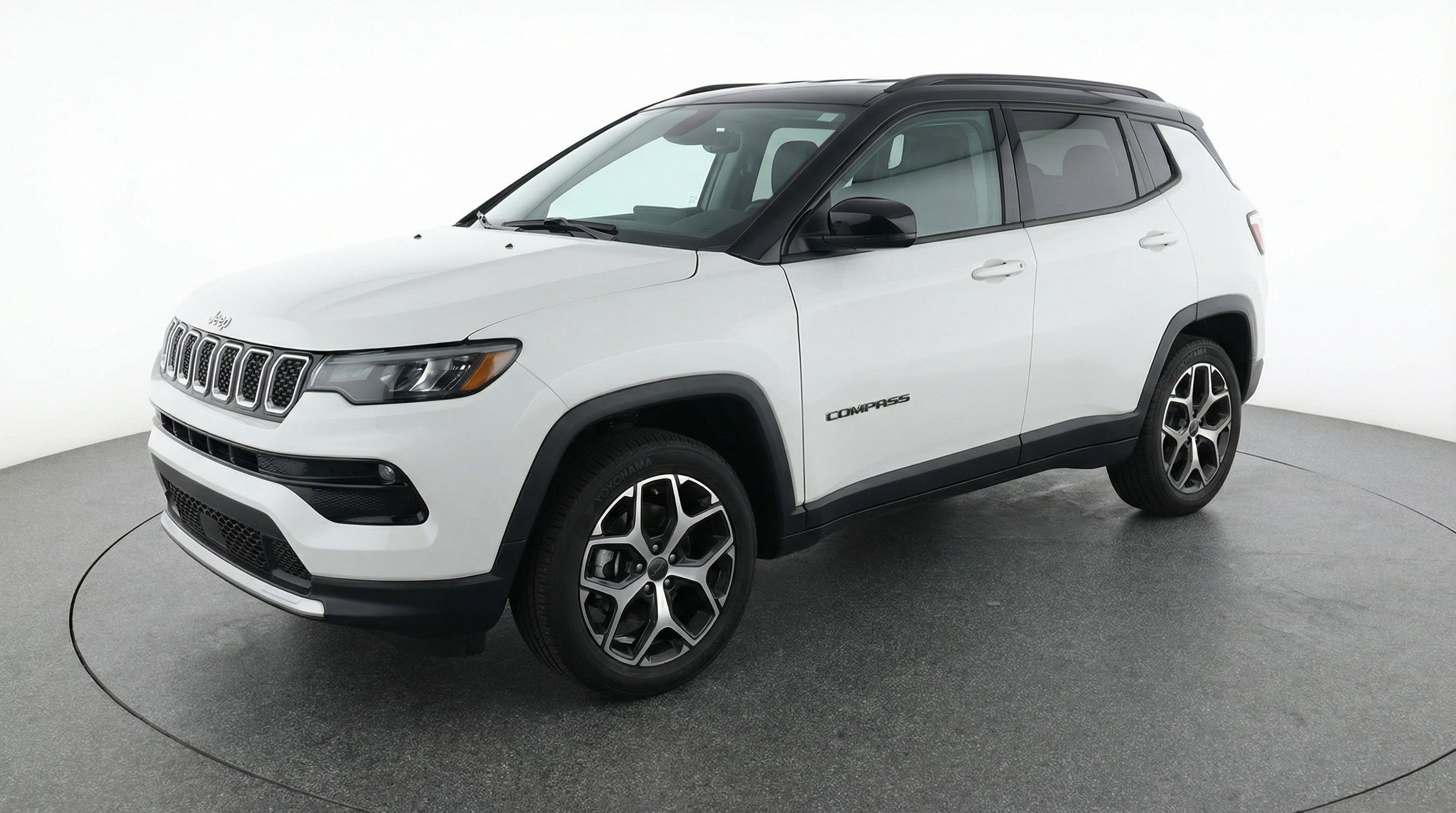 Used 2025 Jeep Compass Trailhawk AWD/4WD image 3