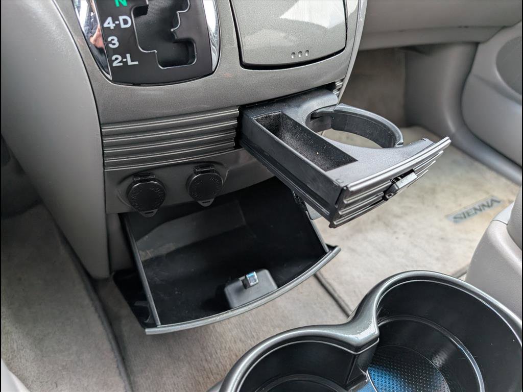 Used 2010 Toyota Sienna XLE image 20