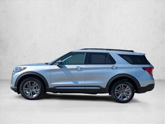 Used 2025 Ford Explorer Active w/ Active Comfort Package image 2