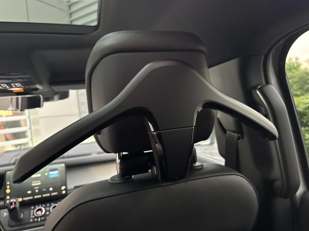 New 2026 Land Rover Defender 110 X-Dynamic SE AWD/4WD image 17
