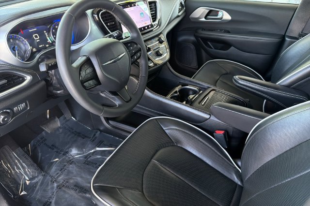 Used 2026 Chrysler Pacifica Limited w/ S Appearance Package FWD image 10
