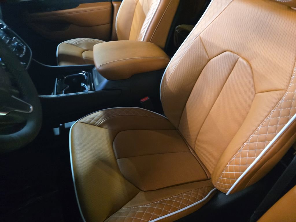 New 2026 Chrysler Pacifica Pinnacle FWD image 17