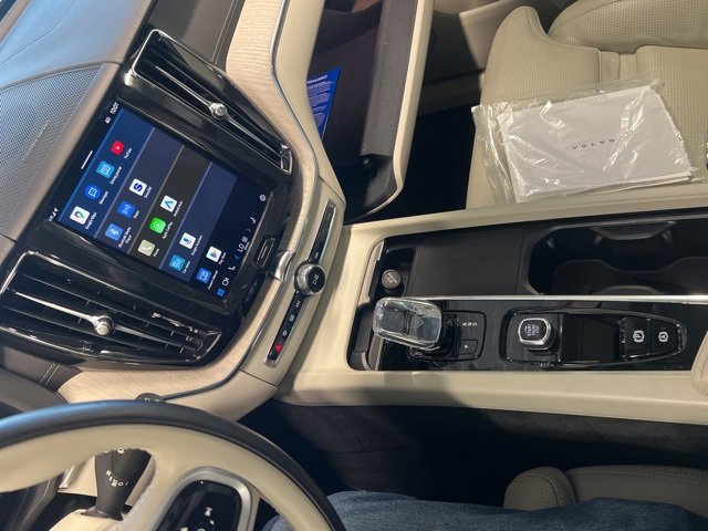 Used 2022 Volvo XC60 B6 Inscription w/ Protection Package Premier image 30