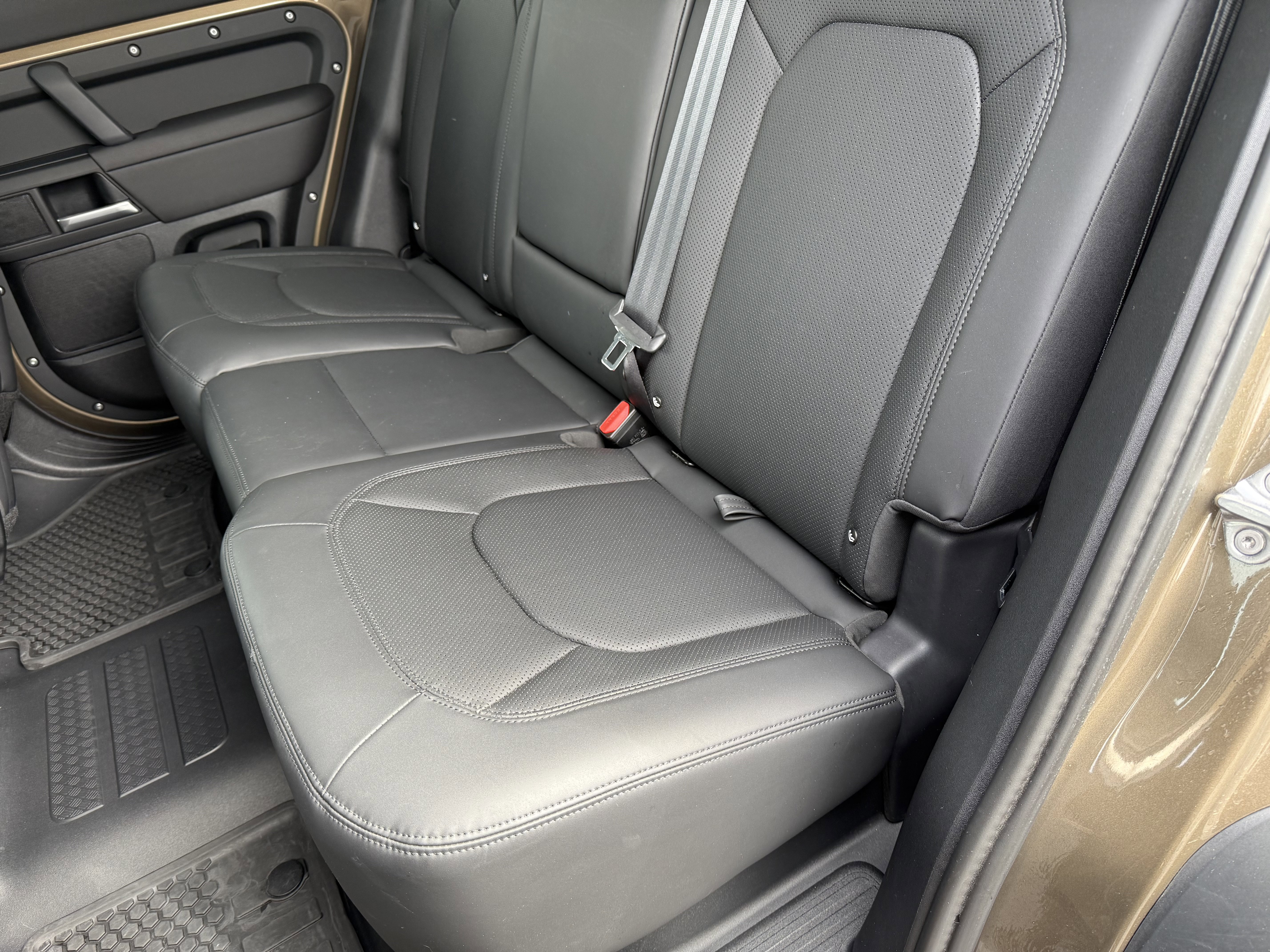 Certified 2025 Land Rover Defender 110 S AWD/4WD image 15