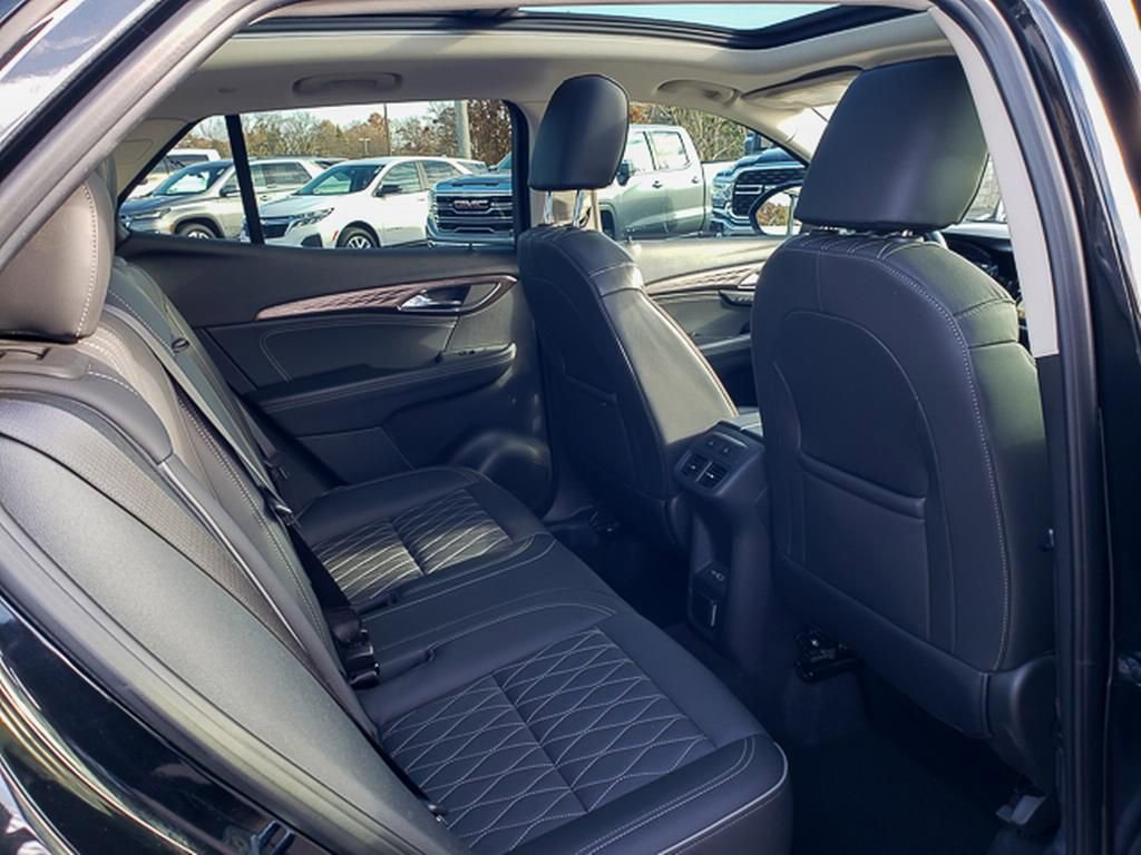 Used 2023 Buick Envision Avenir image 28