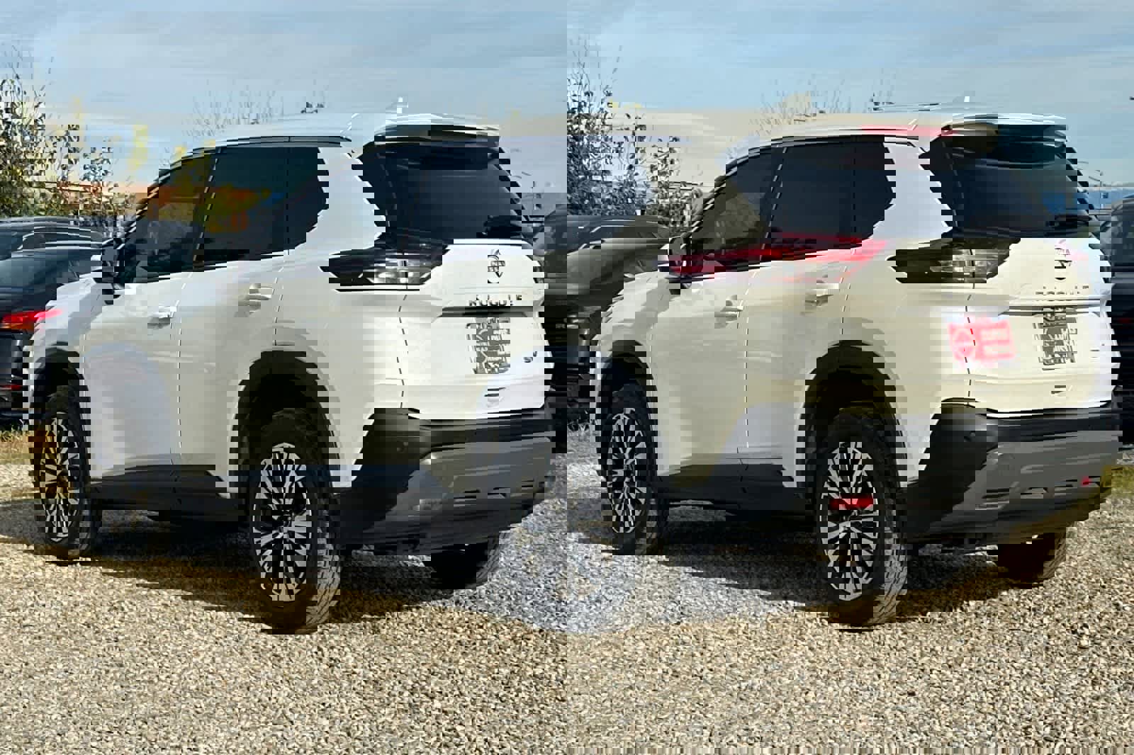 Used 2023 Nissan Rogue SV image 7