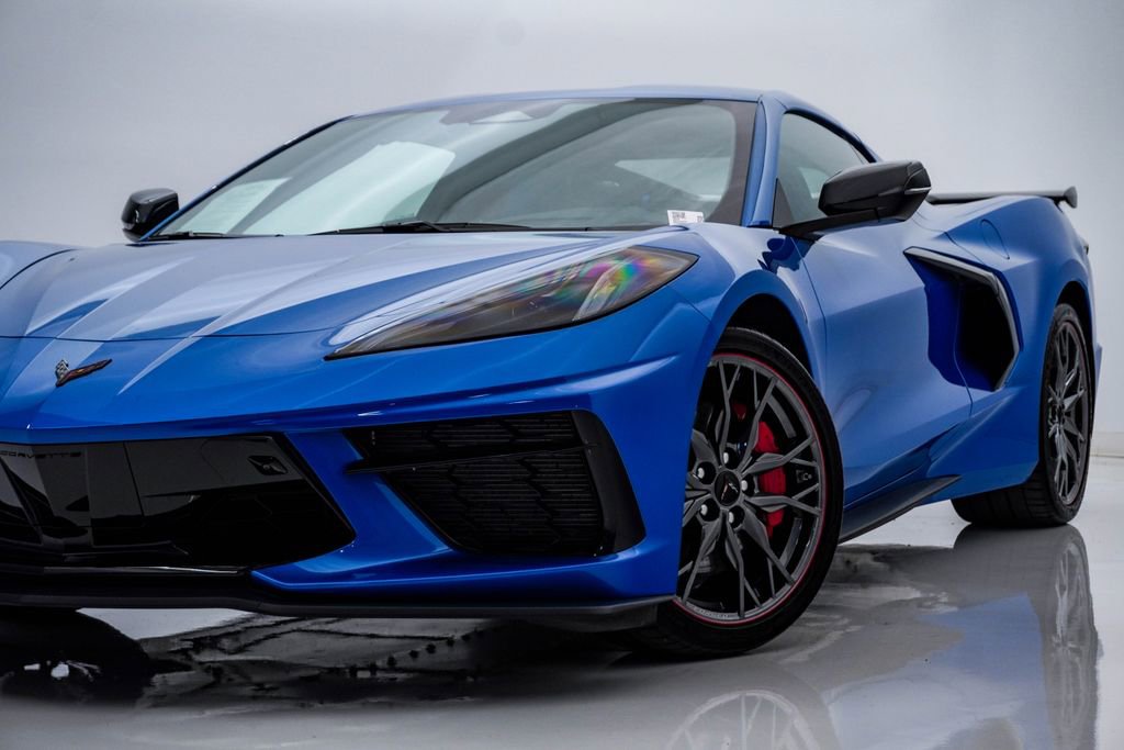 Used 2025 Chevrolet Corvette Stingray Premium Cpe w/ Z51 Performance Package RWD image 2