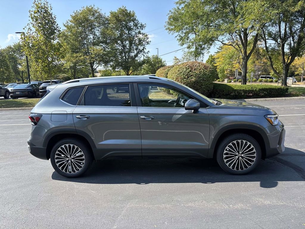 New 2025 Volkswagen Taos SE image 8
