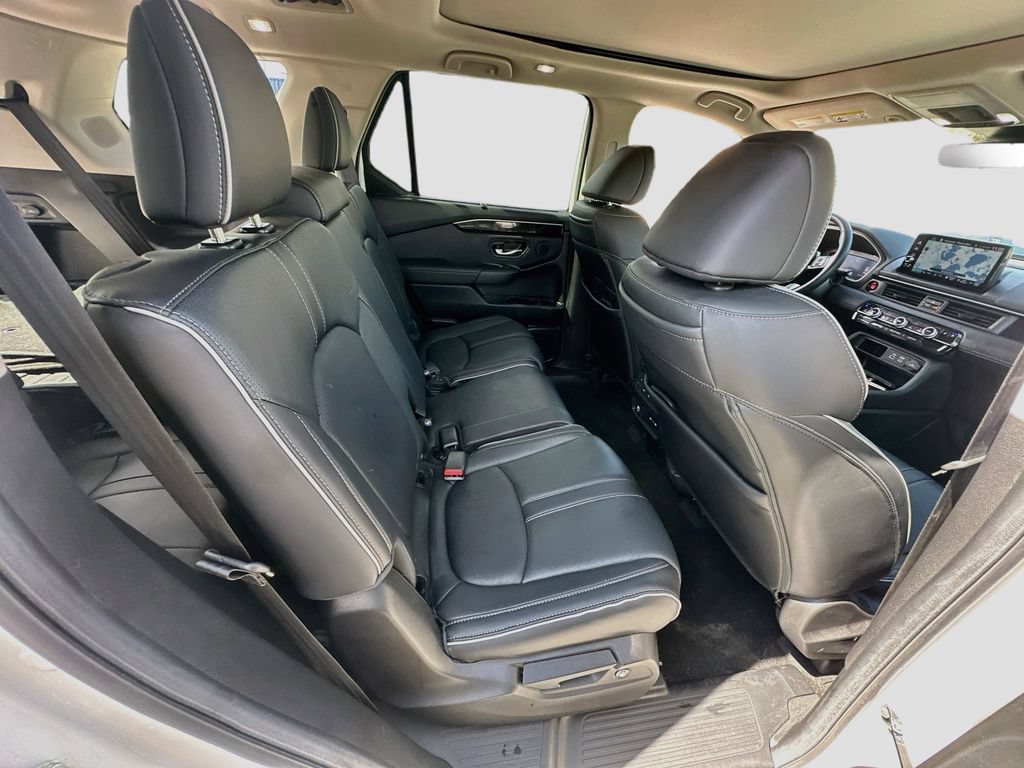 Used 2025 Honda Pilot Elite image 26
