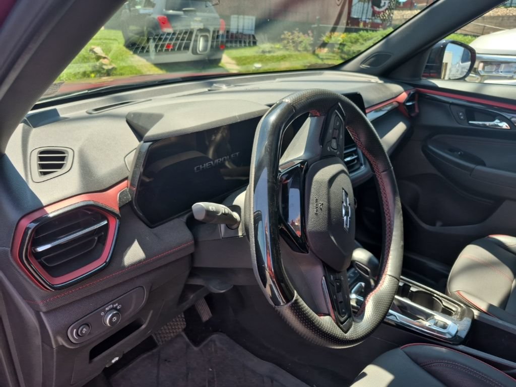 Used 2025 Chevrolet TrailBlazer RS w/ Convenience Package AWD/4WD image 10