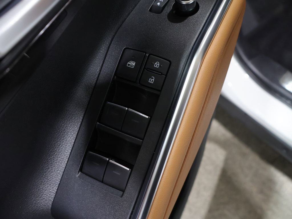 Used 2025 Toyota Highlander Platinum image 15