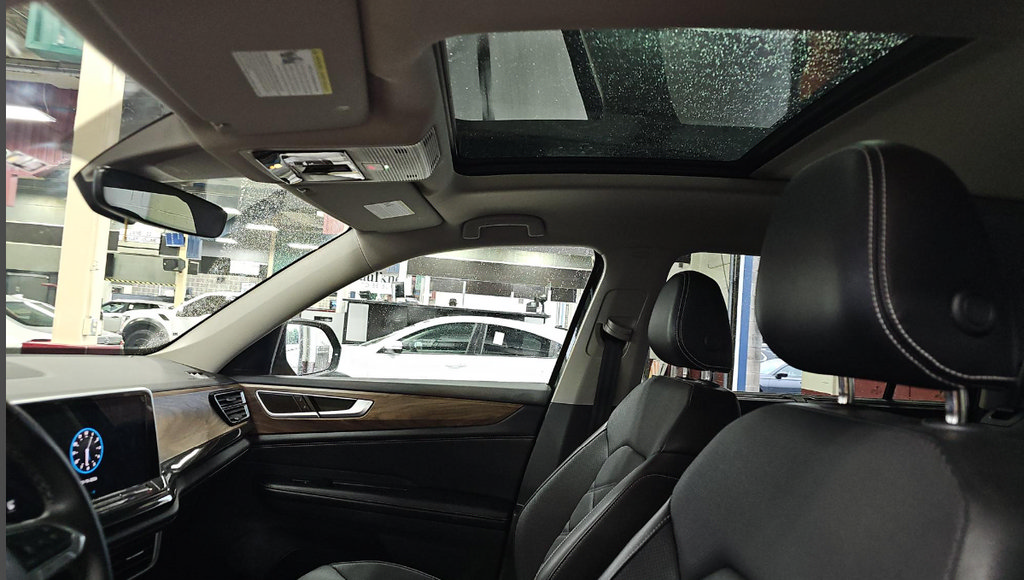 Used 2024 Volkswagen Atlas SE w/ Panoramic Sunroof Package AWD/4WD image 39