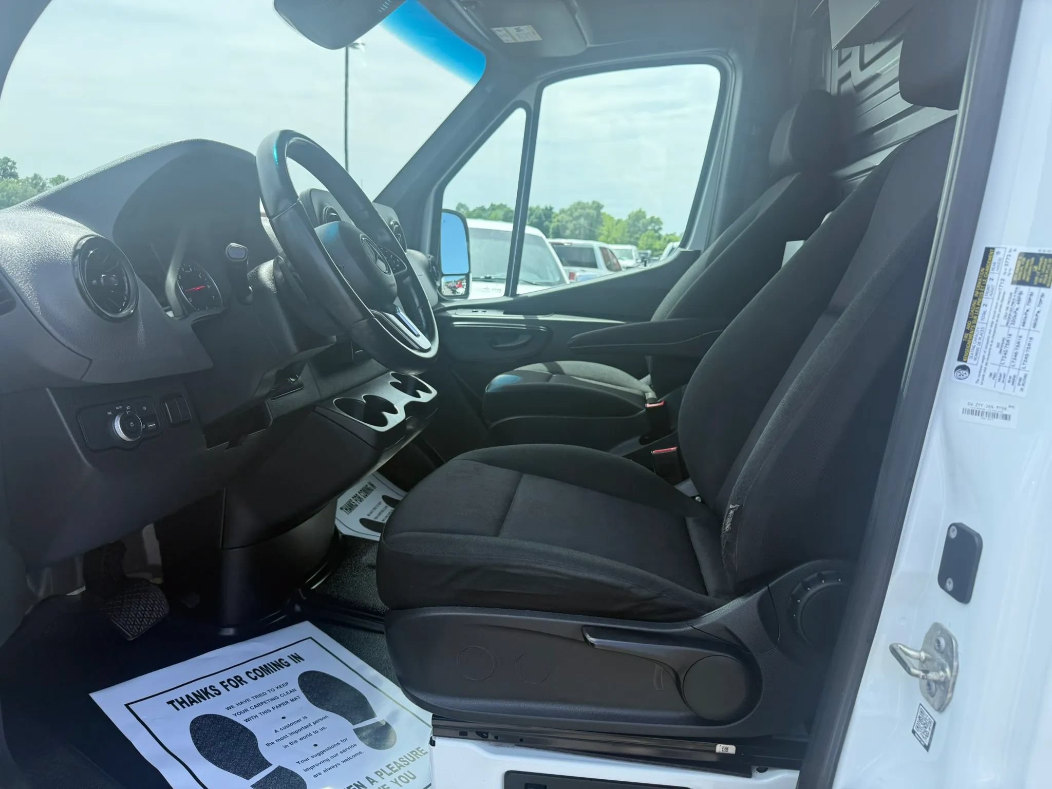 Used 2022 Mercedes-Benz Sprinter 1500 image 7