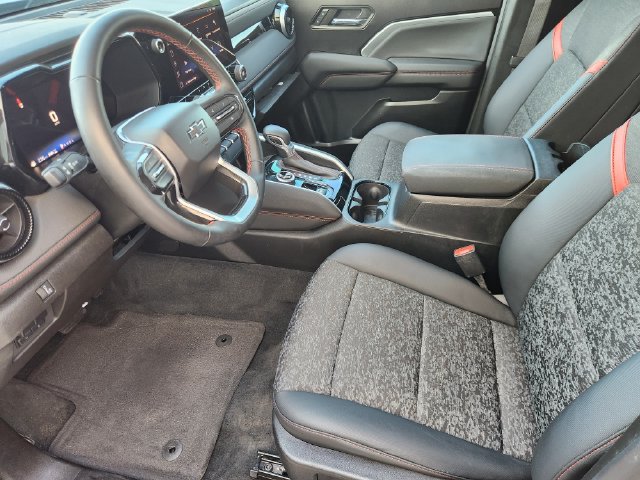 Used 2023 Chevrolet Colorado Z71 w/ Z71 Convenience Package 2 AWD/4WD image 3