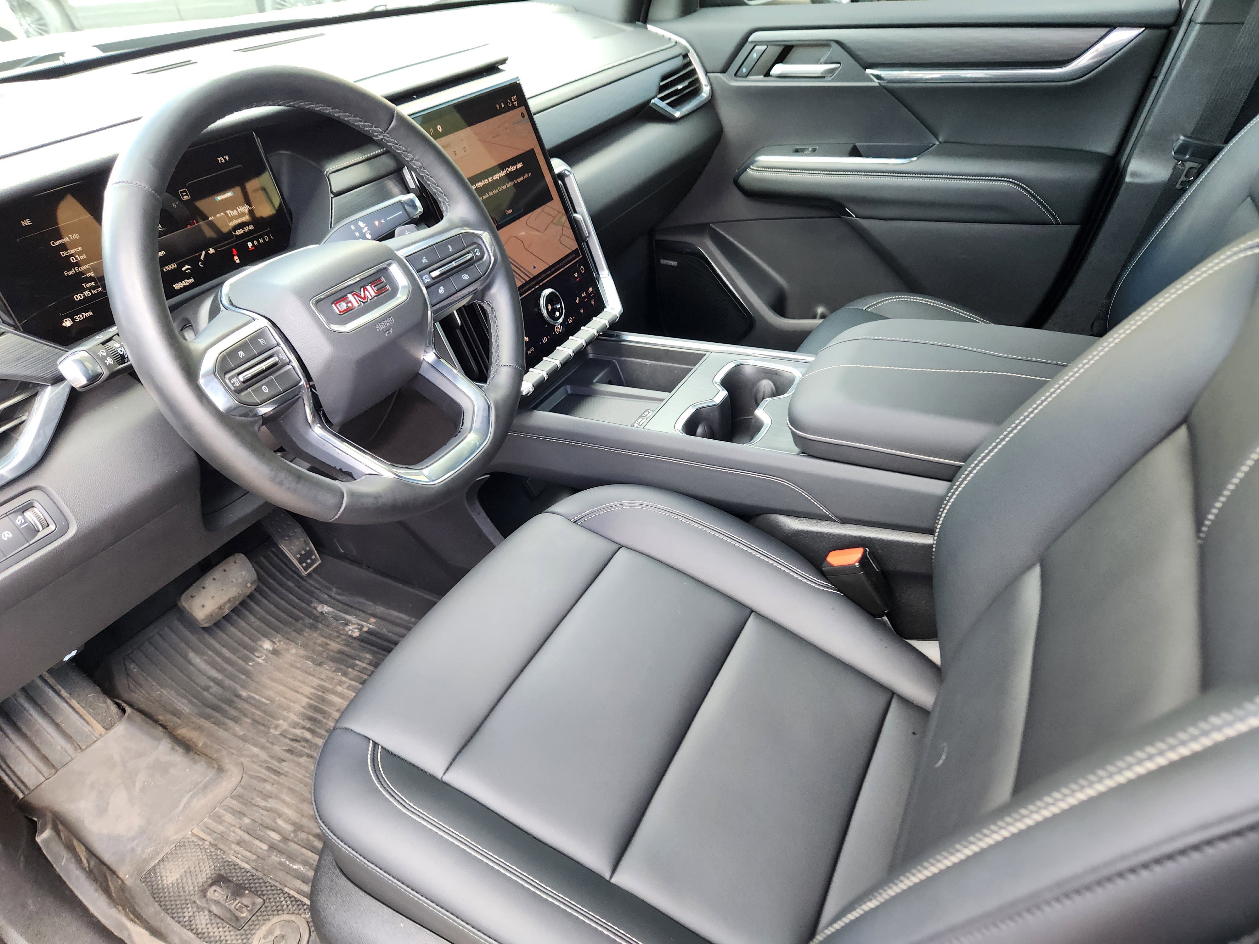 Used 2024 GMC Acadia Elevation w/ Luxury Package image 8