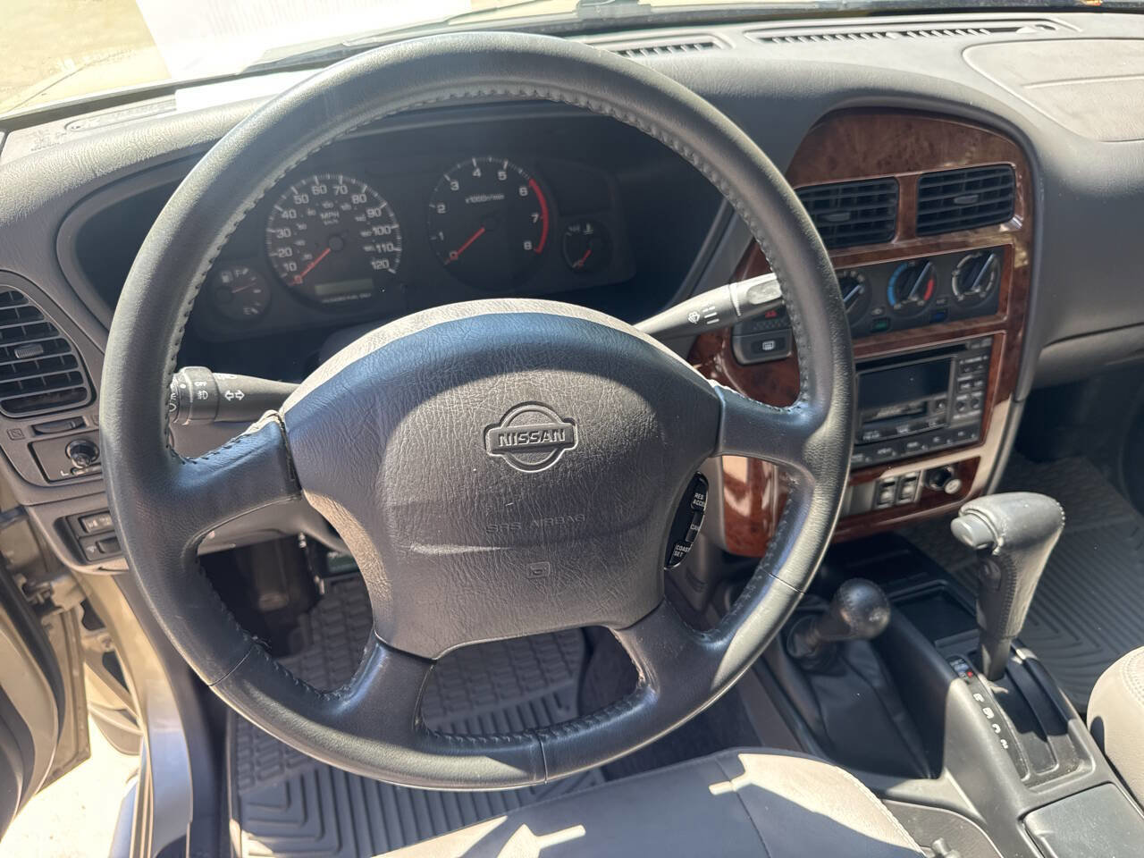Used 1999 Nissan Pathfinder LE AWD/4WD image 25