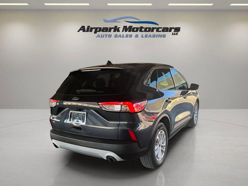 Used 2022 Ford Escape SE image 5