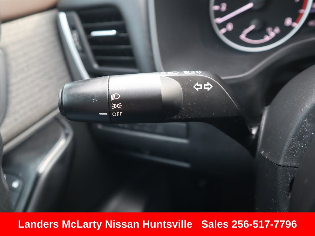 Used 2023 Nissan Rogue S image 25