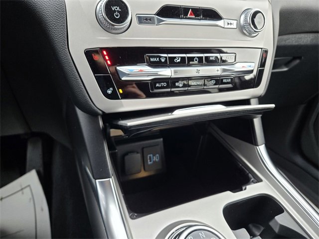 Used 2024 Ford Explorer XLT w/ Equipment Group 202A image 10