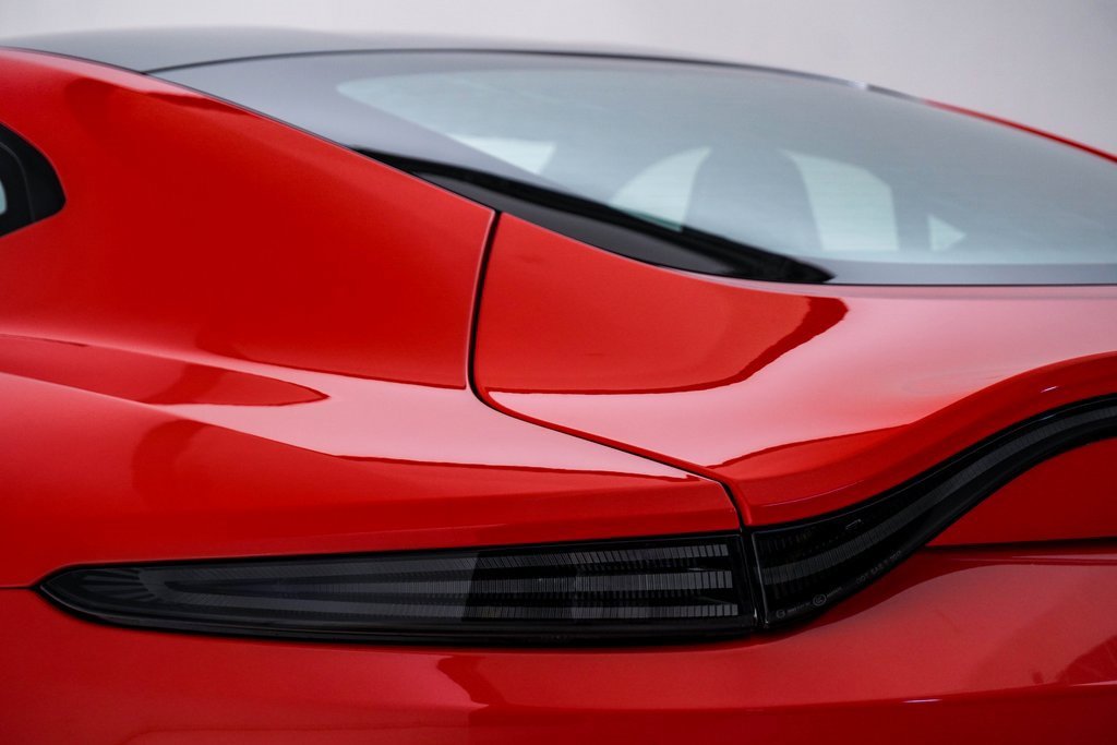 Used 2025 Aston Martin V8 Vantage Coupe image 13